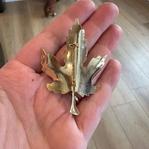 Gold Leaf Brooch Pin - Picture 3 of 3